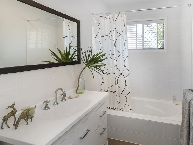 15 Wynflo Street, Labrador QLD 4215