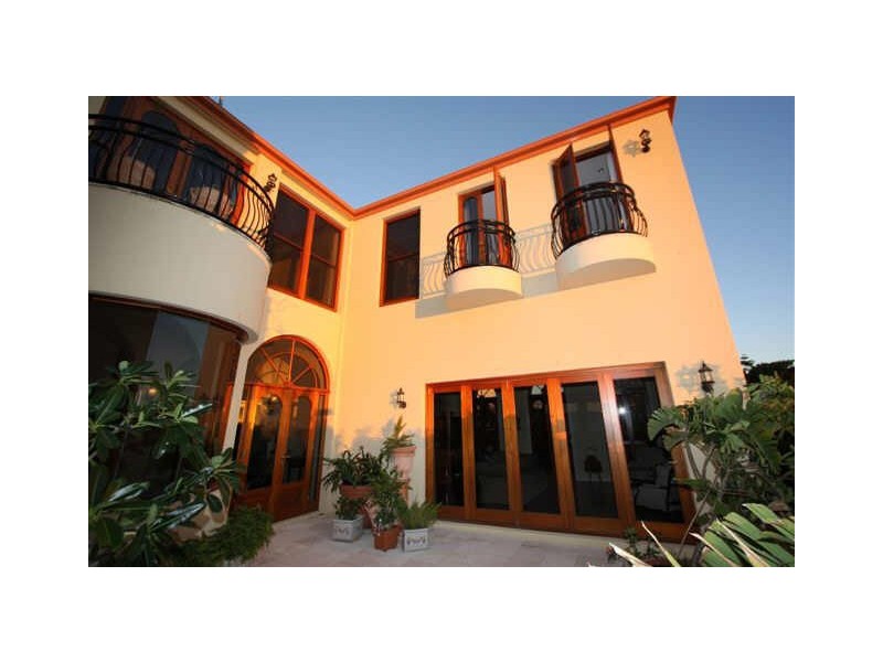 12 KNIGHTSBRIDGE PARADE EAST, Sovereign Islands QLD 4216