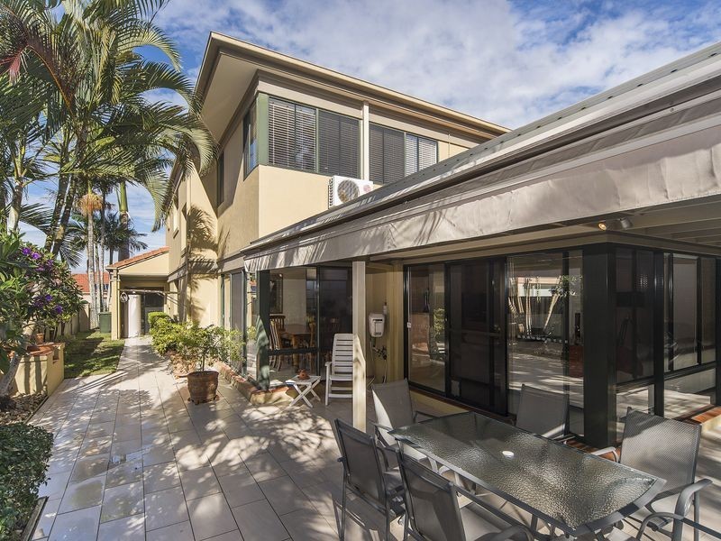 27 Shinnecock Close, Hope Island QLD 4212