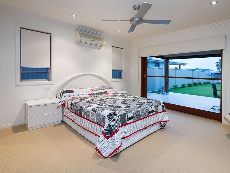 10 Namatjira Street, Paradise Point QLD 4216