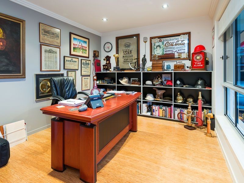 10 Namatjira Street, Paradise Point QLD 4216