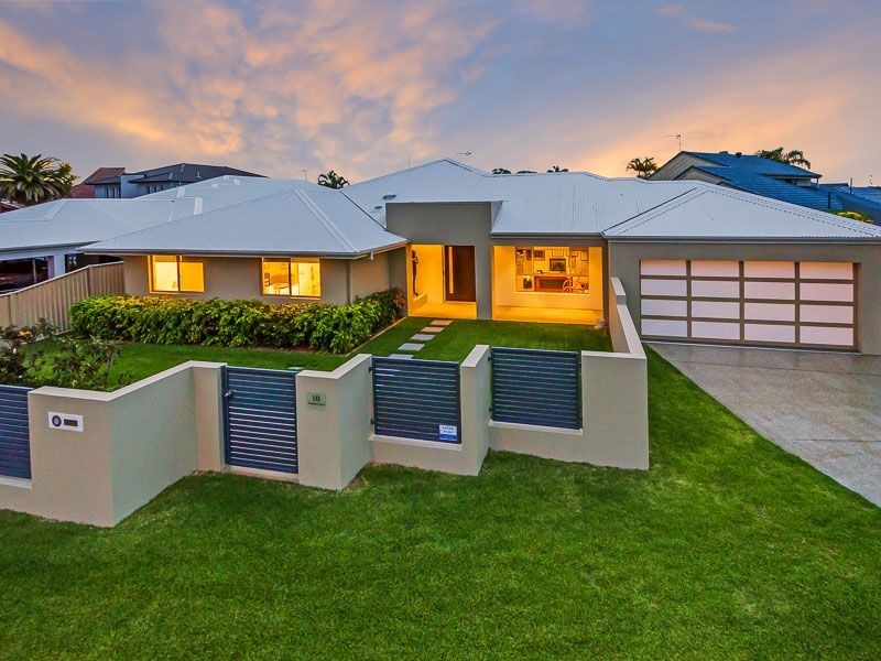 10 Namatjira Street, Paradise Point QLD 4216