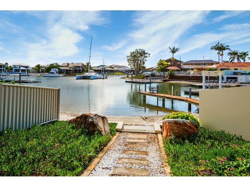 10 Namatjira Street, Paradise Point QLD 4216