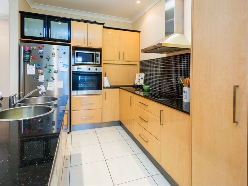 20B Killowill Avenue, Paradise Point QLD 4216