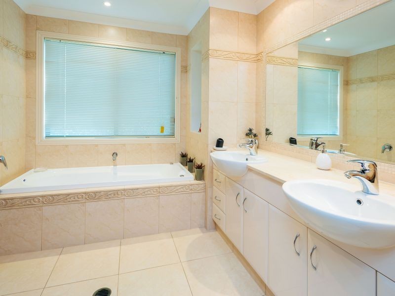 20B Killowill Avenue, Paradise Point QLD 4216