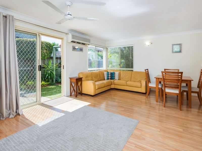 2/31 Drake Avenue, Paradise Point QLD 4216