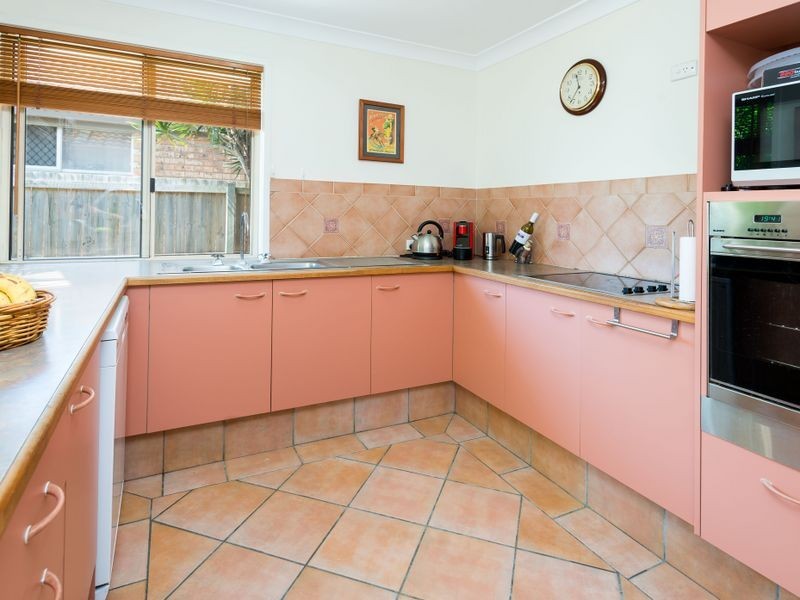 2/31 Drake Avenue, Paradise Point QLD 4216