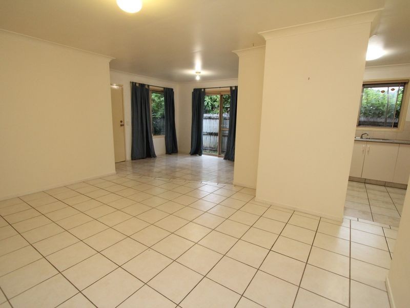 2/133 Government Road, Labrador QLD 4215