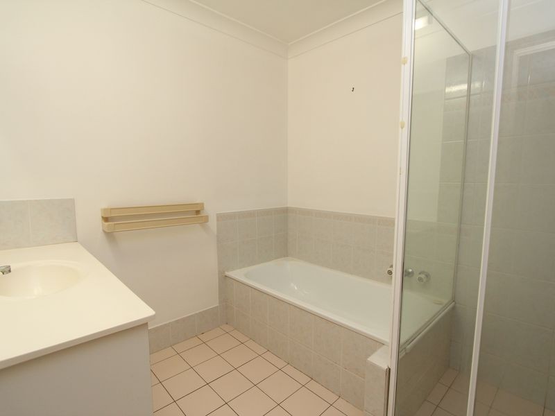 2/133 Government Road, Labrador QLD 4215