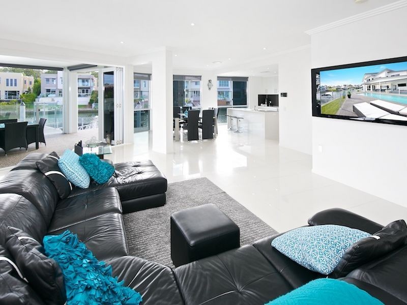 19 North Quay Drive, Biggera Waters QLD 4216