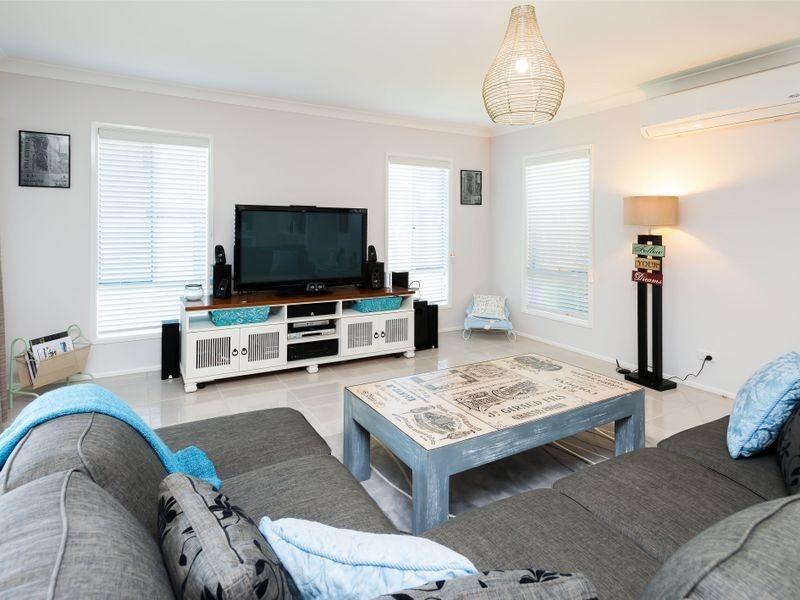 2 Keelson Crescent, Hope Island QLD 4212