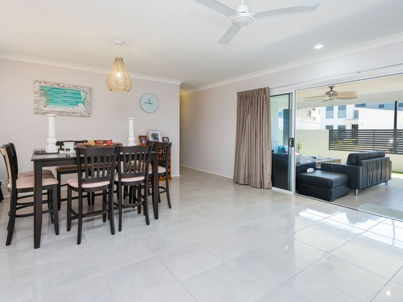 2 Keelson Crescent, Hope Island QLD 4212