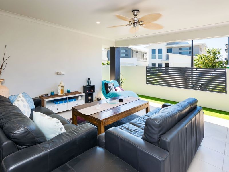 2 Keelson Crescent, Hope Island QLD 4212