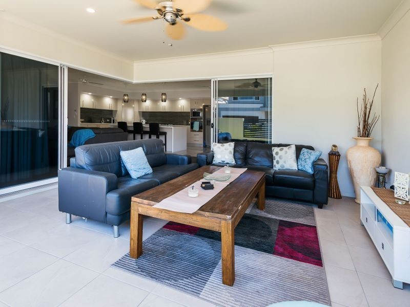 2 Keelson Crescent, Hope Island QLD 4212