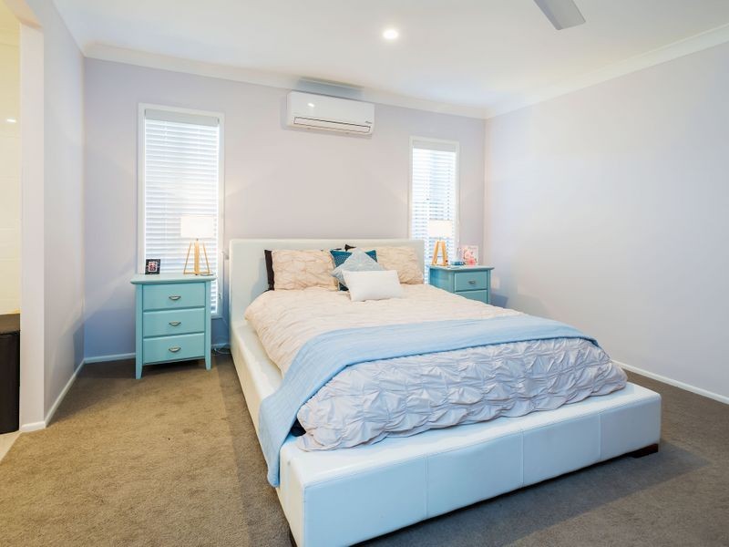 2 Keelson Crescent, Hope Island QLD 4212