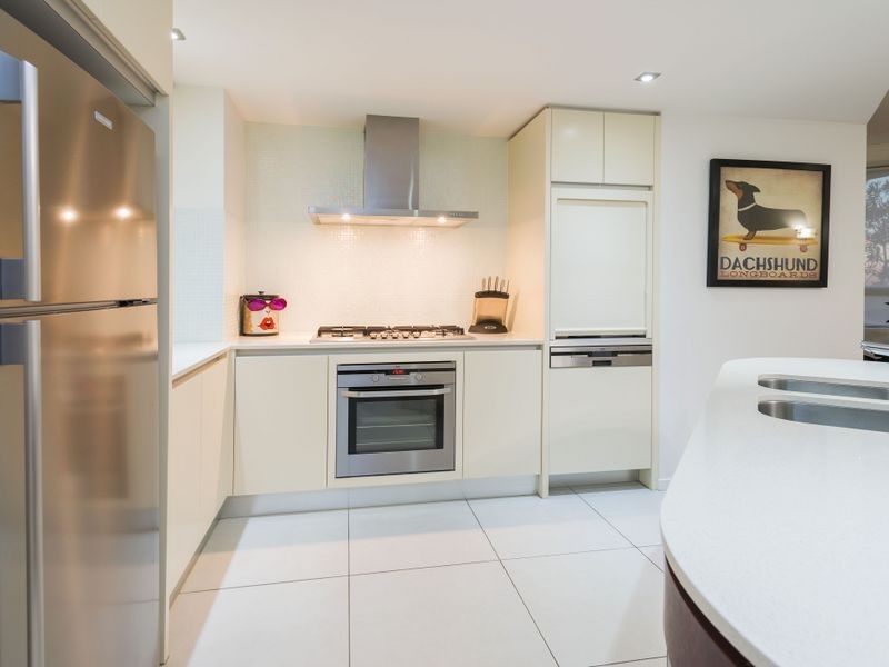 18T/20-28 Bayview Street, Runaway Bay QLD 4216