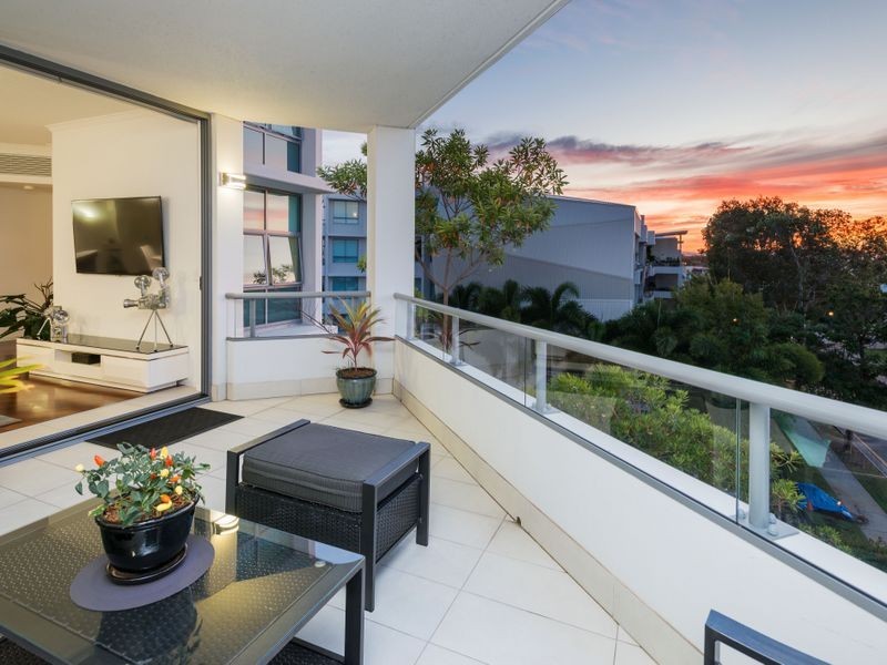 18T/20-28 Bayview Street, Runaway Bay QLD 4216