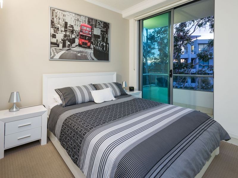 18T/20-28 Bayview Street, Runaway Bay QLD 4216