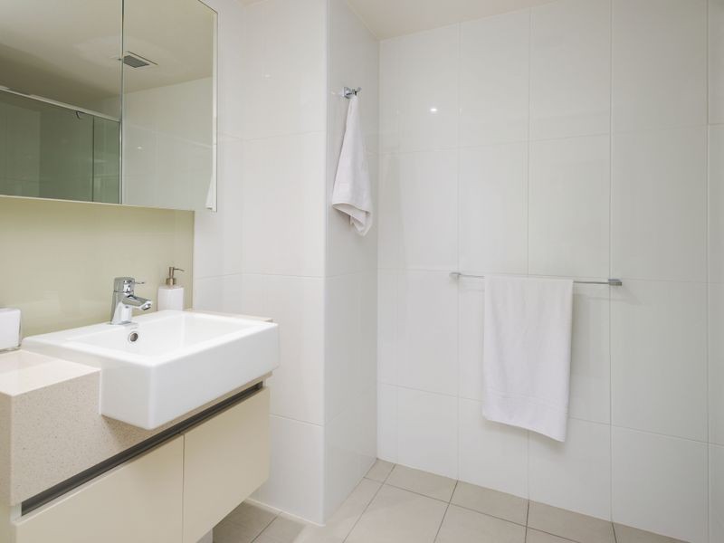 18T/20-28 Bayview Street, Runaway Bay QLD 4216