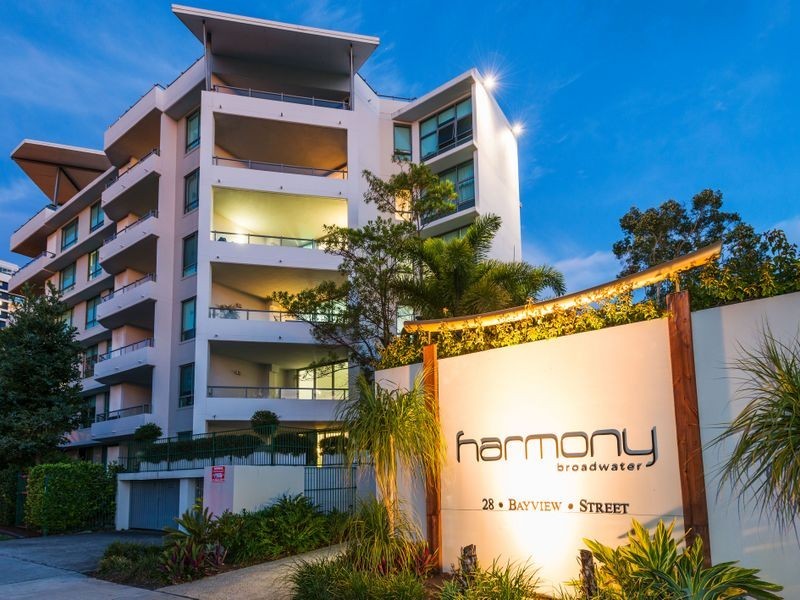 18T/20-28 Bayview Street, Runaway Bay QLD 4216