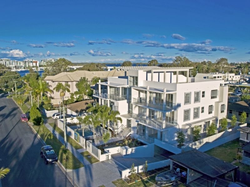 2/2/8-10 Victor Avenue, Paradise Point QLD 4216