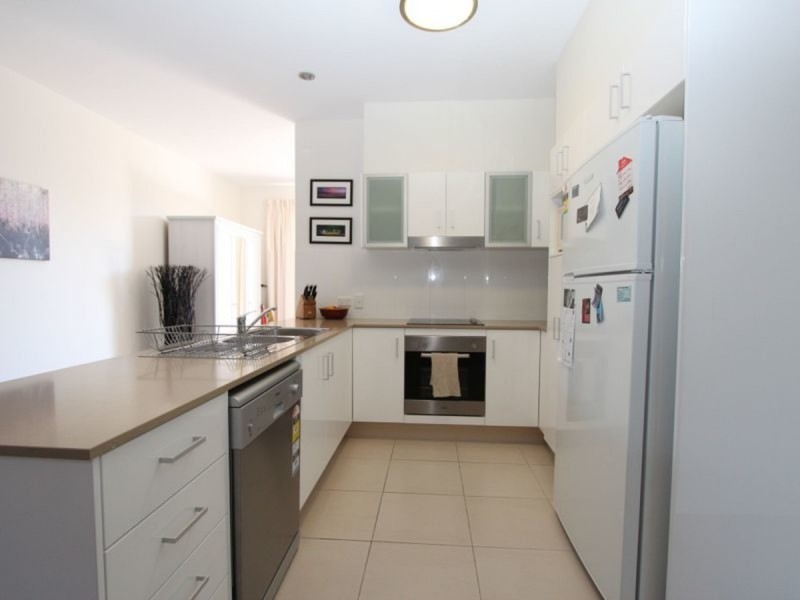 2/2/8-10 Victor Avenue, Paradise Point QLD 4216
