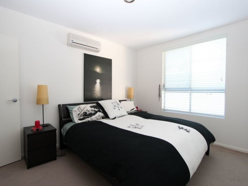 2/2/8-10 Victor Avenue, Paradise Point QLD 4216