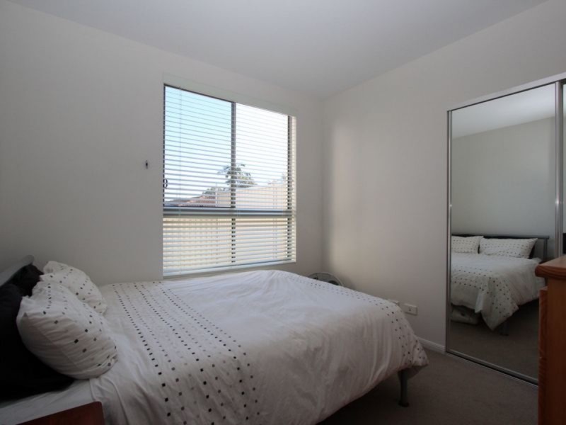 2/2/8-10 Victor Avenue, Paradise Point QLD 4216
