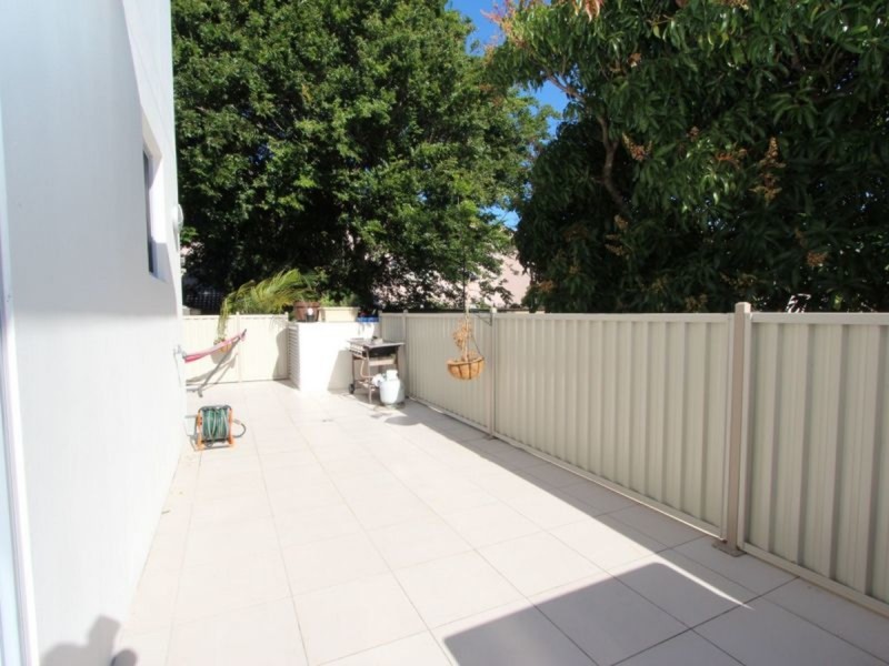 2/2/8-10 Victor Avenue, Paradise Point QLD 4216