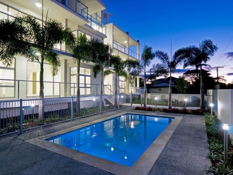 2/2/8-10 Victor Avenue, Paradise Point QLD 4216