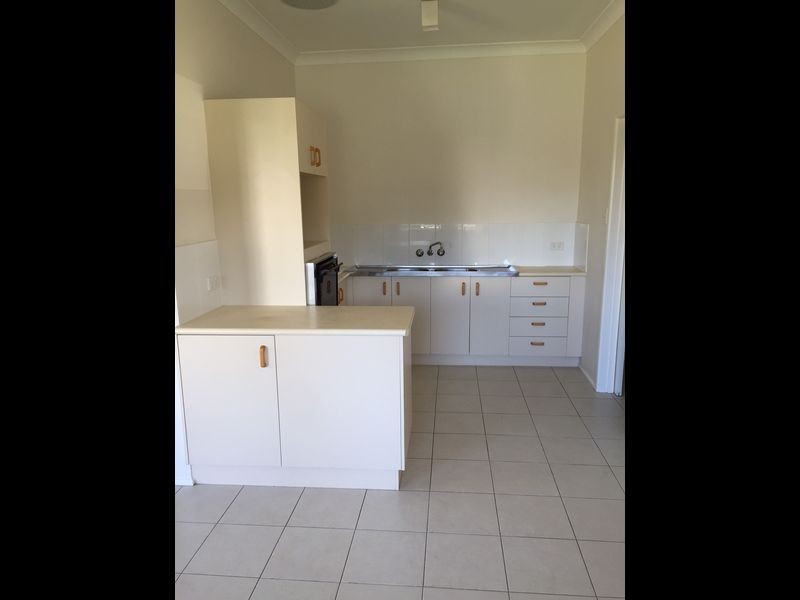 6 Rathbone Place, Labrador QLD 4215