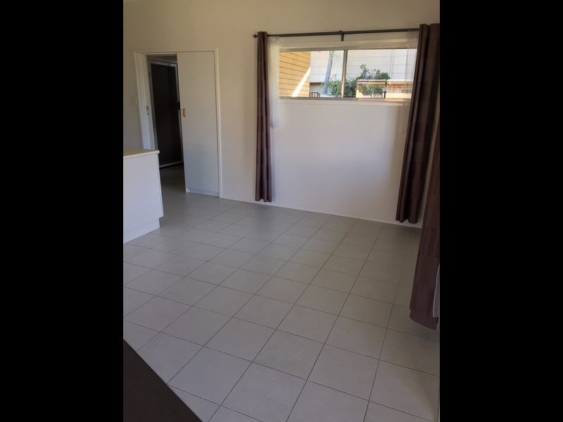 6 Rathbone Place, Labrador QLD 4215