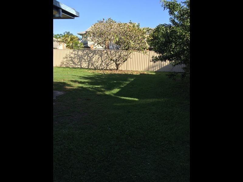 6 Rathbone Place, Labrador QLD 4215
