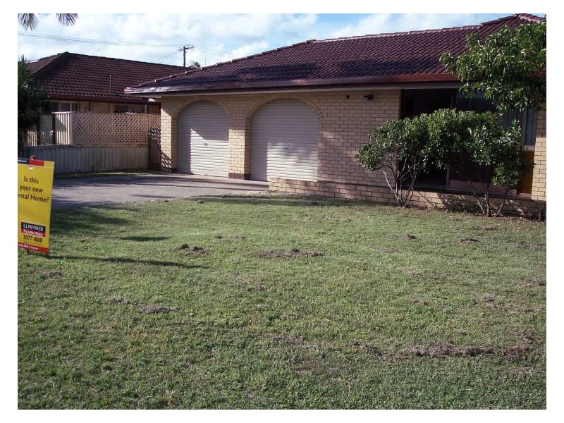 13 Robin Avenue, Paradise Point QLD 4216