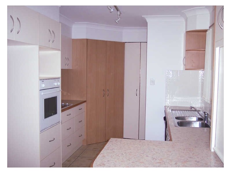 13 Robin Avenue, Paradise Point QLD 4216