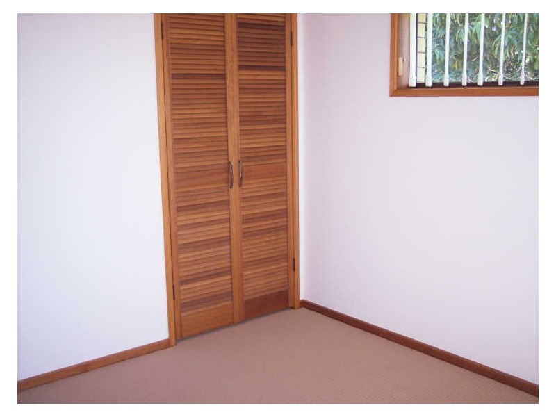 13 Robin Avenue, Paradise Point QLD 4216