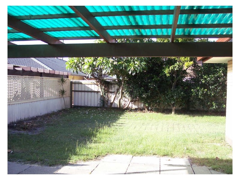 13 Robin Avenue, Paradise Point QLD 4216