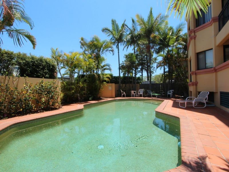 1/2 Madang Crescent, Runaway Bay QLD 4216