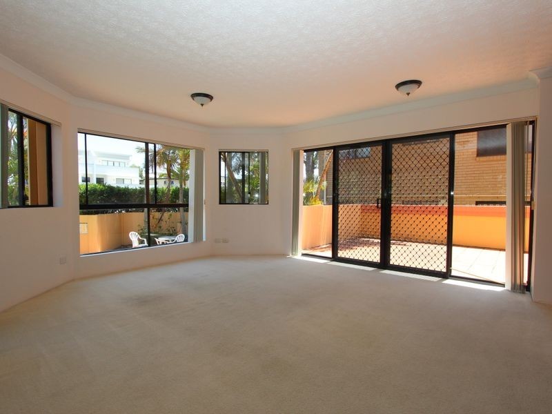 1/2 Madang Crescent, Runaway Bay QLD 4216