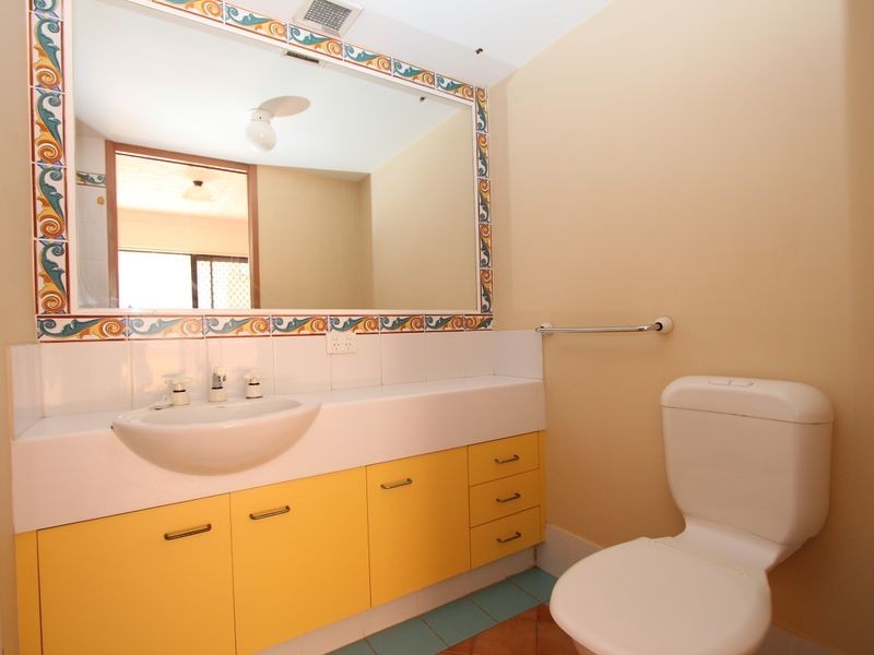 1/2 Madang Crescent, Runaway Bay QLD 4216