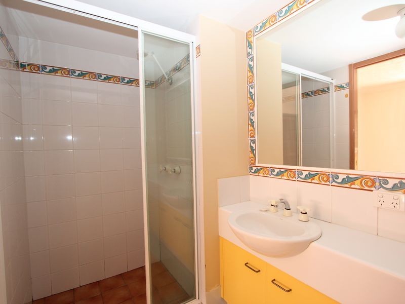 1/2 Madang Crescent, Runaway Bay QLD 4216