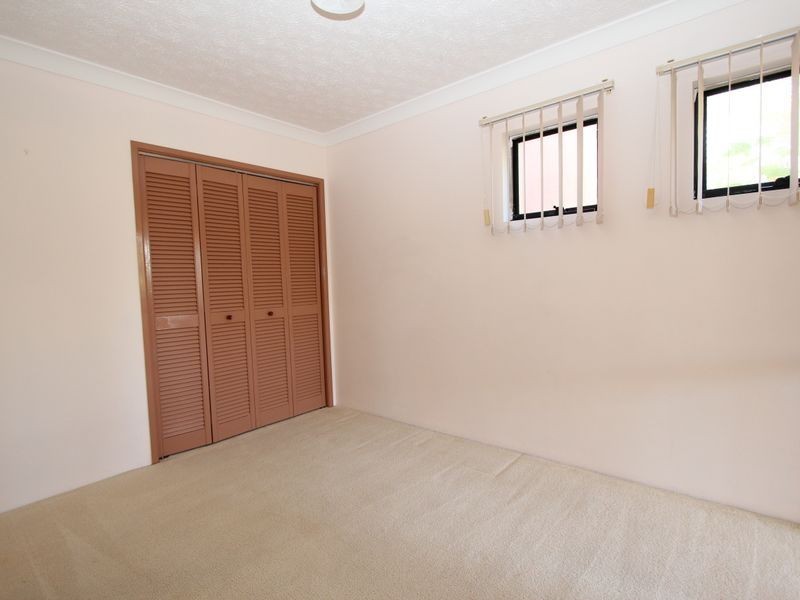 1/2 Madang Crescent, Runaway Bay QLD 4216