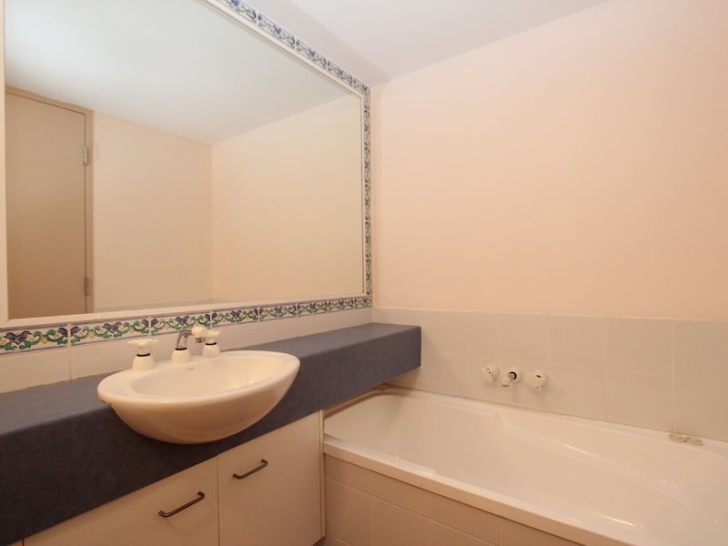 1/2 Madang Crescent, Runaway Bay QLD 4216