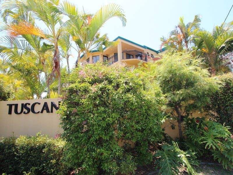 1/2 Madang Crescent, Runaway Bay QLD 4216