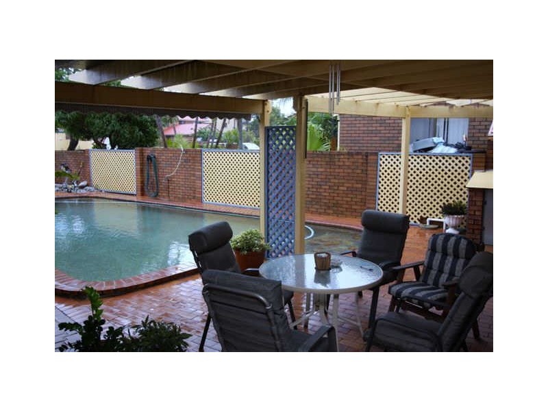 11 Seabreeze Street, Paradise Point QLD 4216