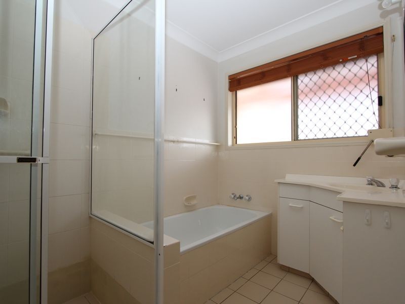 2/58 Milton Avenue, Paradise Point QLD 4216