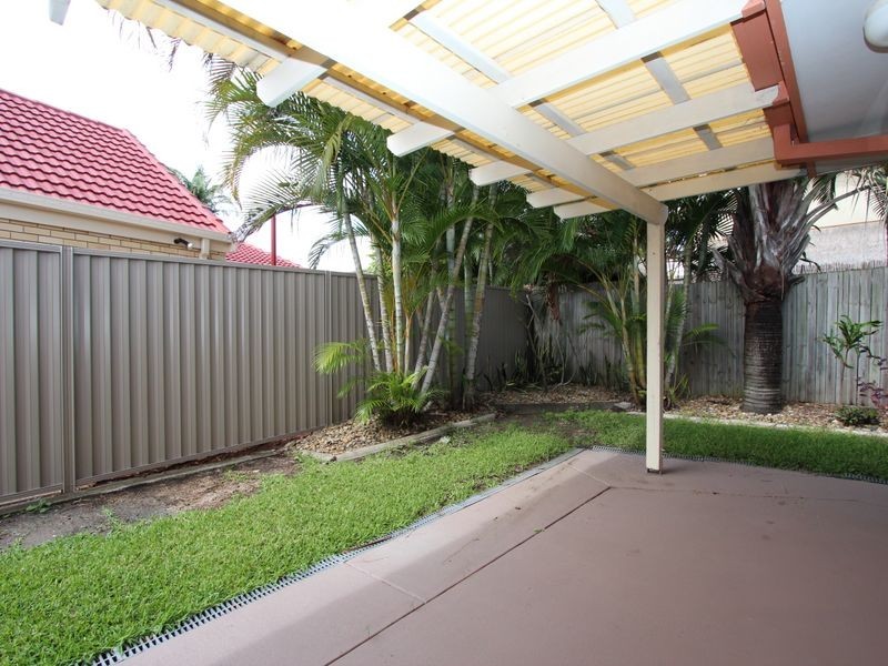 2/58 Milton Avenue, Paradise Point QLD 4216