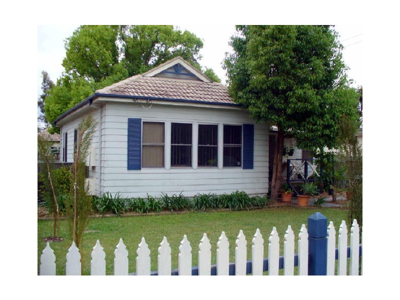 8 Anzac Mews, Wattle Grove NSW 2173