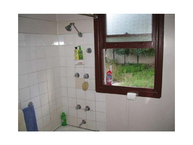 2 Bottlebrush Avenue, Lugarno NSW 2210