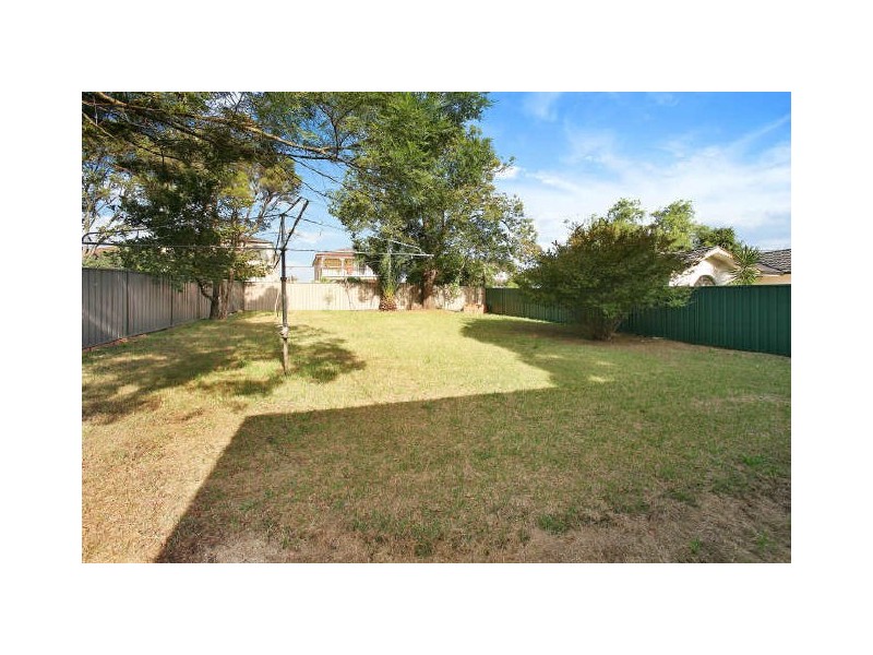 42 Mavis Avenue, Peakhurst NSW 2210